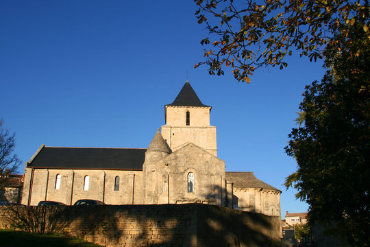 Francia,regione di Cognac.La citt&agrave; di Melle,la chiesa.