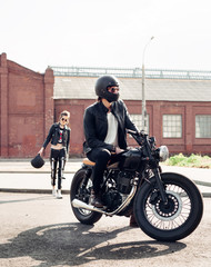 Obraz na płótnie Canvas Couple in love and vintage custom motorcycle
