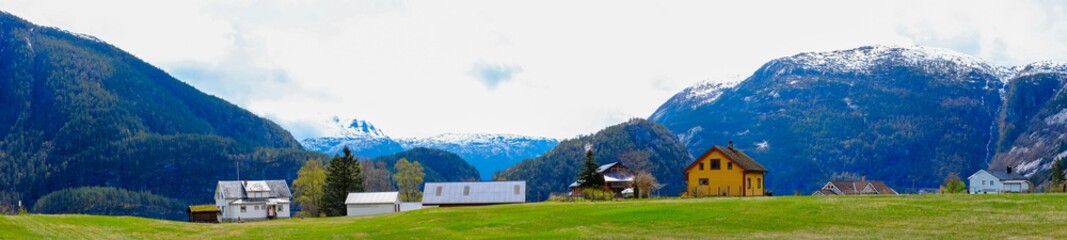 Fototapeta na wymiar Panorama houses in the mountains