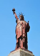 Buenos Aires/Argentina: copy of statue of liberty in plaza Barrancas de Belgrano public park © Chris Peters