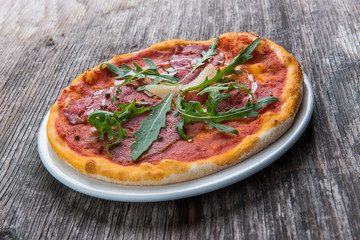 Pizza with prosciutto and arugula