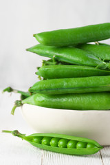 Green peas in bowl