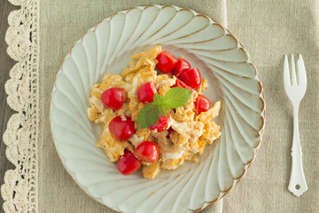 Scrambled egg with tomatoes