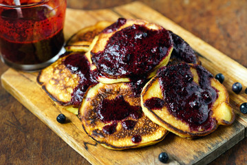 pancakes with blueberry sauce