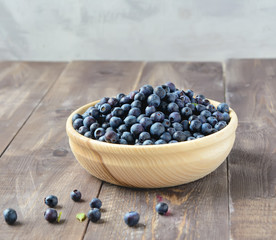 Wooden plate with blueberries
