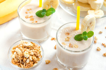 Banana smoothie with oatmeal