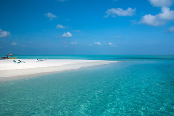 Fototapeta na wymiar Sand bank in a Maldivian island