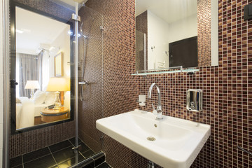 Modern bathroom with view to the bedroom