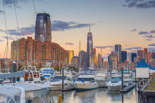 Paulus Hook, Morris Canal Basin, Liberty Landing Marina, with New York skyline of Manhattan, Lower Manhattan and World Trade Center, Freedom Tower beyond, Jersey City, New Jersey
