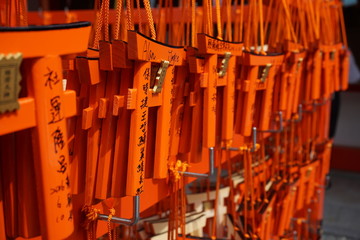 Obraz premium Number of tiny orange traditional Japanese gates (miniatures of Toriis) in the Shinto shrines as a symbolical mark of the transition from the profane tothe sacred