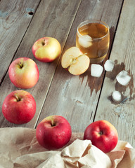juice with ice and apple