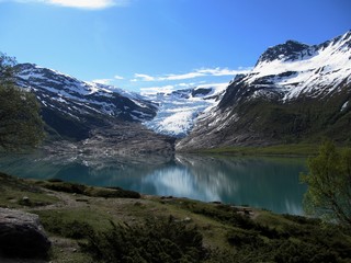 Obraz premium Hurtigruten w Norwegii - lodowiec Svartisen
