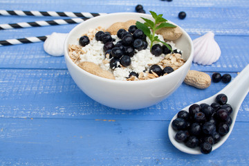 breakfast cottage cheese with blueberries