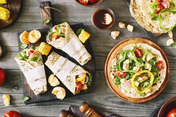 Foto op Canvas Roll tortilla with grilled chicken fillet and grilled vegetables © kucherav