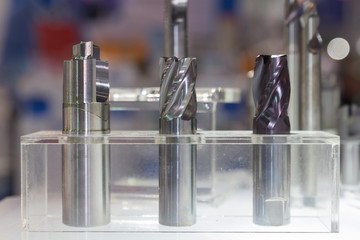 Industrial milling metal cutting tool