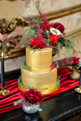 Obraz na płótnie Canvas gold wedding cake