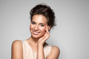 Naklejka premium Portrait of young woman with perfect skin clean with natural make-up