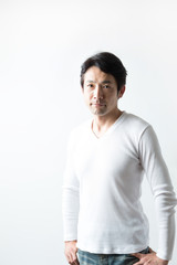 カジュアルポートレート・ミドル男性 (白バック)