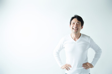 カジュアルポートレート・ミドル男性 (白バック)