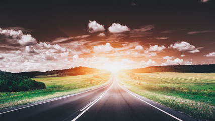 Naklejka premium Empty asphalt road at sunset. Beautiful nature landscape