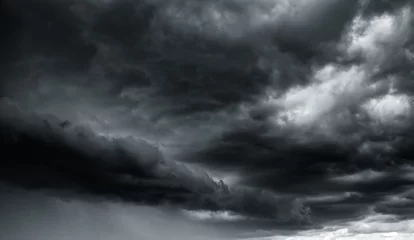 Fotobehang Hemel Dramatische onweerswolken bij donkere hemel