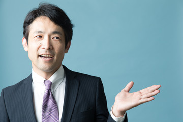 ビジネスポートレート・ブルーバック