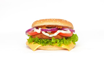 Hähnchen Cheeseburger vor weißem Hintergrund