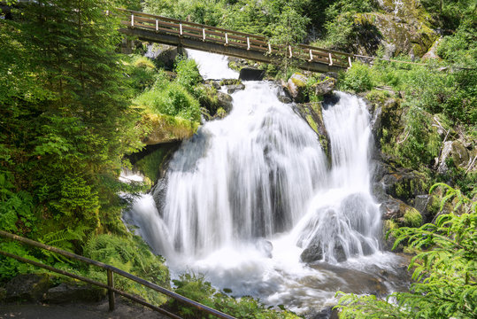Triberger Wasserfall mit Holzbrücke