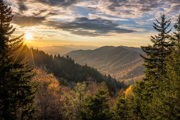 Fototapeta premium Great Smoky Mountains, jesień wschód słońca Tennessee