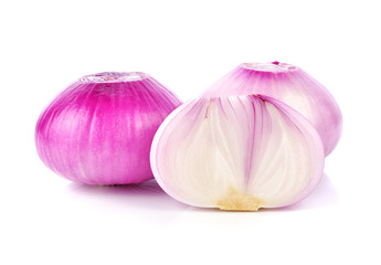 Obraz na płótnie Canvas Red onion isolated on white background
