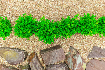 Steingarten aus Buchsbaum, Felsen und Steingranulat in Vogelperspektive --- Rockery with stones,...