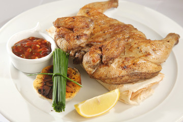 tabaka with lemon and sauce