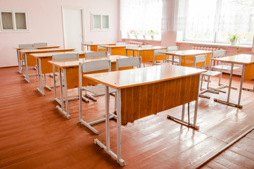 A classroom in the school with tables and chairs