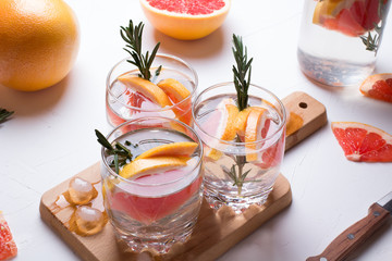 Detox with grapefruit and rosemary