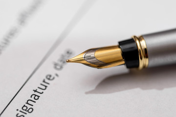 contract for purchase of car with pen
