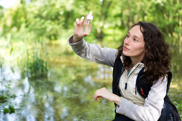 Young attractive biologist woman working on water analysis - obrazy, fototapety, plakaty