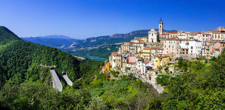 beautiful villages of Italy  - Colledimezzo in Abruzzo, Lago di Bomba