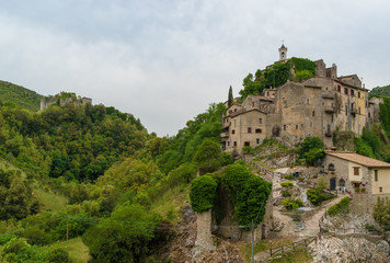 Fototapeta na wymiar Rocchette is a little mountain town in province of Rieti (Lazio region, central Italy) with surprising ruins of a medieval castle, named Rocchettine.