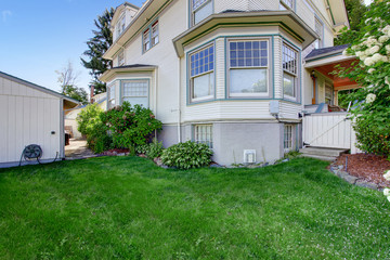 Beautiful large house with backyard