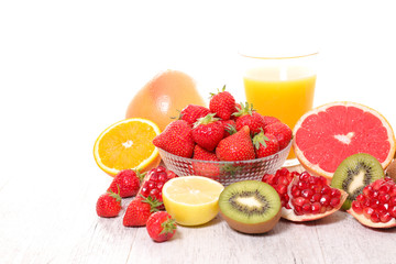 Fototapeta na wymiar fruit and juice