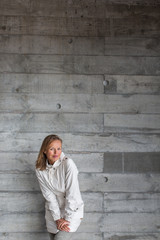 Obraz premium Pretty, young woman in front of a concrete wall 