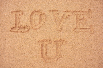 Love You in den sand geschrieben