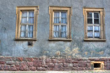 Fototapeta na wymiar Fenster in der Hausfassade
