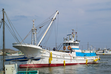 Naklejka premium 漁船 漁港