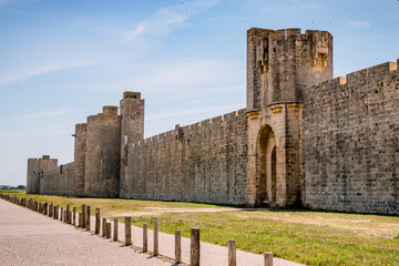 Fototapeta na wymiar La cité lacustre de Aigues-Mortes et ses fortifications