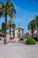 Fototapeta na wymiar Chapelle des Pénitents Gris de la cité lacustre de Aigues-Mortes 