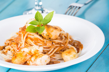 shrimp scallop in tomato sauce pasta