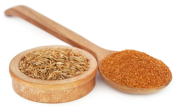 Crushed cumin with whole ones