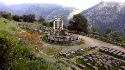 Fototapeta premium The famous anceint sanctuary of Athena in the beautiful landscape of the highland in Delphi, Greece