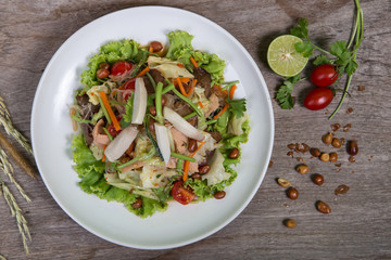 Thai salad with carrot, tomato, glass noodle, celery and pork